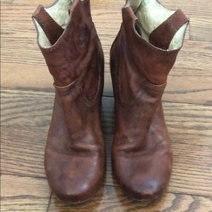 Frye Carson Wedge Bootie - size 8 - cognac